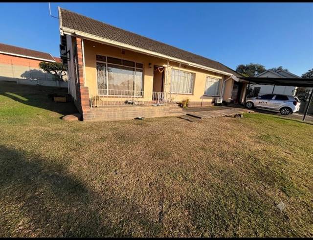 3 BEDROOM HOUSE FOR SALE IN BISLEY